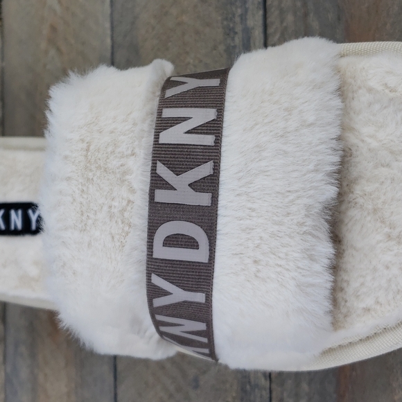 DKNY Logo Faux Fur Rabbit Women's Slides Slippers Beige - Picture 8 of 9